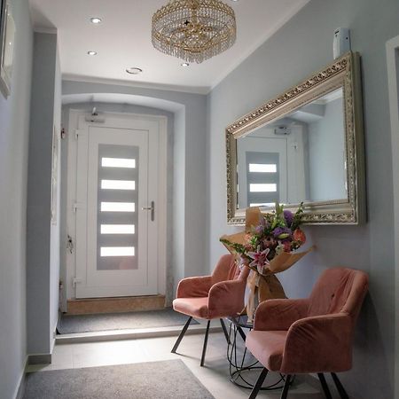 Captain Emo City Apartments بولا المظهر الخارجي الصورة