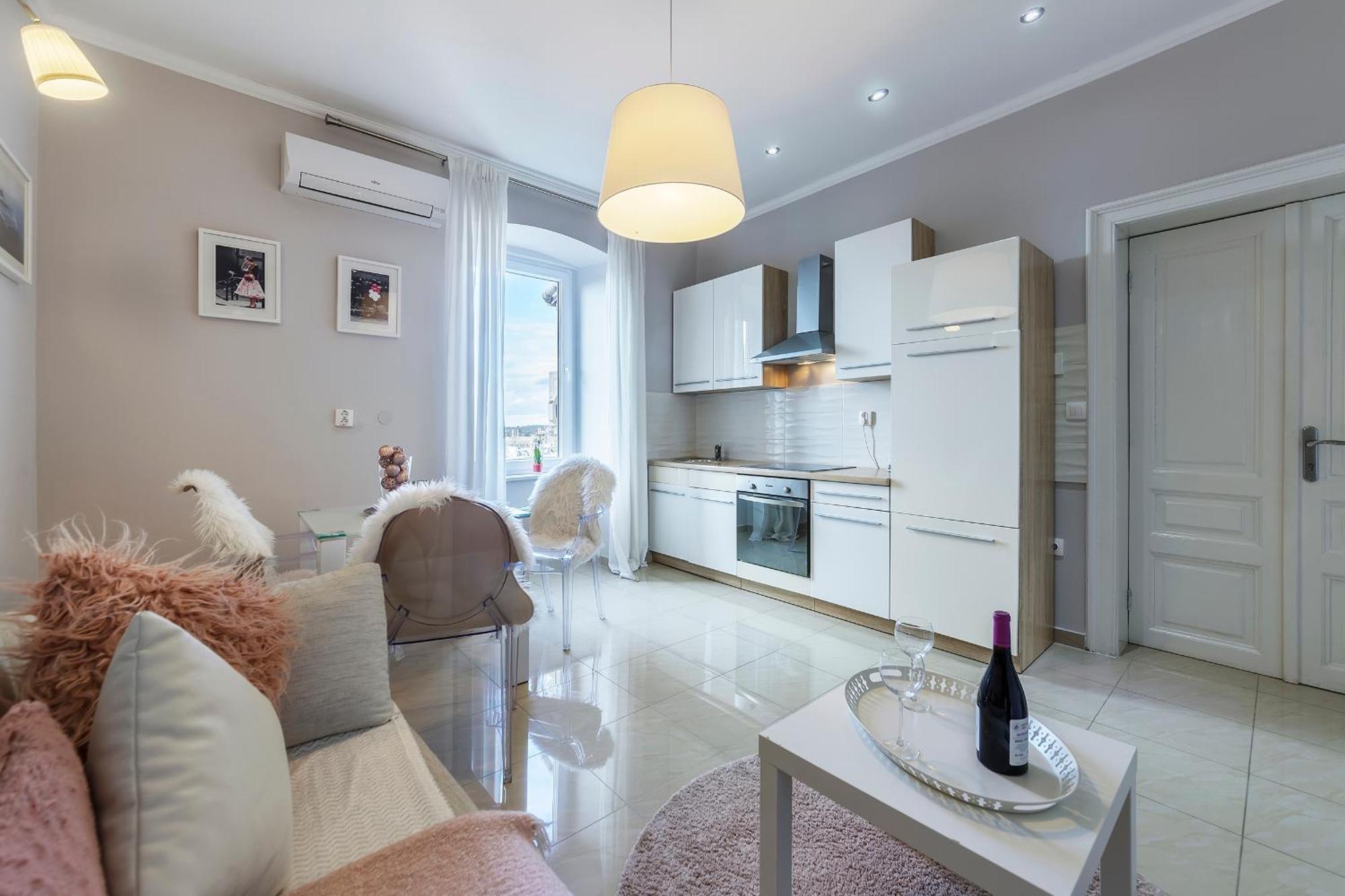 Captain Emo City Apartments بولا المظهر الخارجي الصورة