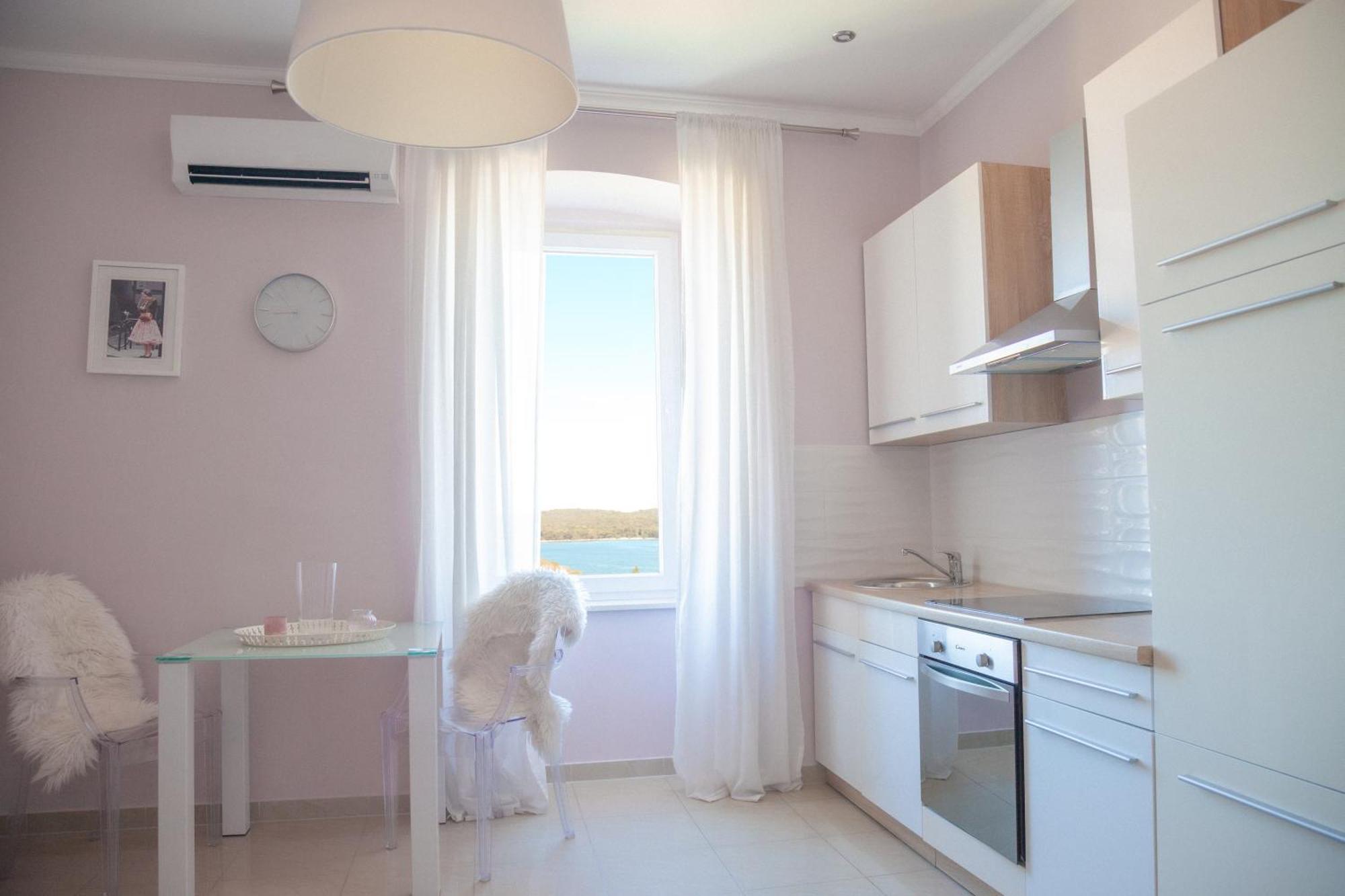 Captain Emo City Apartments بولا المظهر الخارجي الصورة